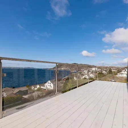 Pulpit Rock - With Balcony & Amazing Views Jørpeland