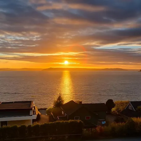Pulpit Rock - With Balcony & Amazing Views Йёрпеланн